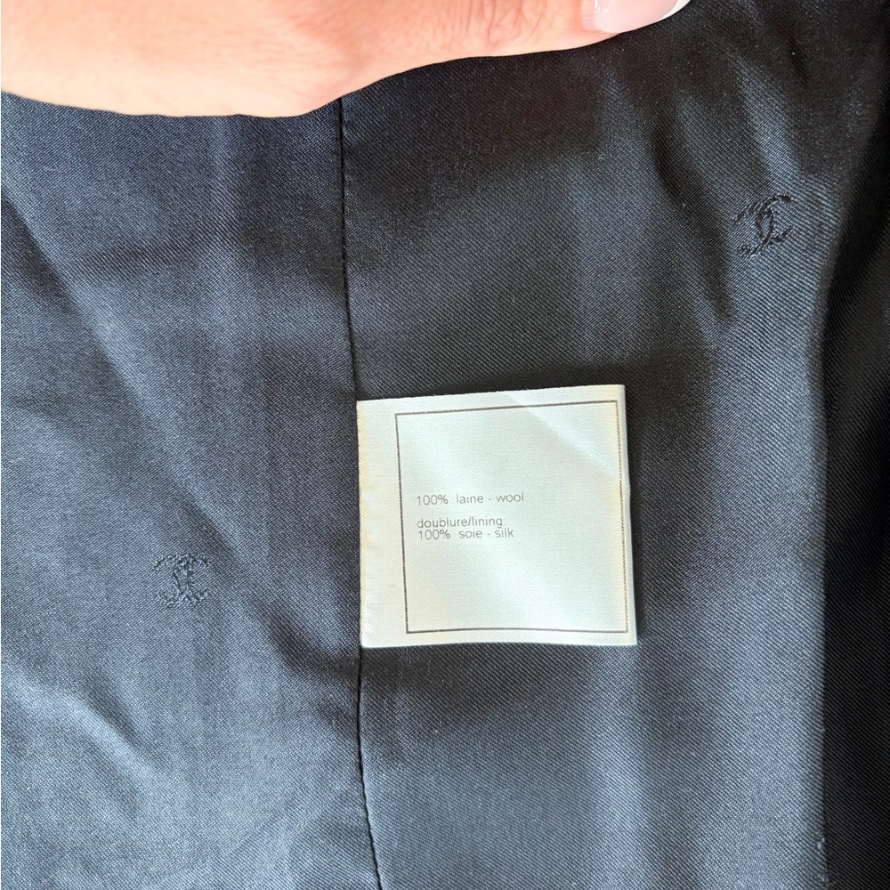 Chanel Blazer Logo Buttons - Picture 6 of 8